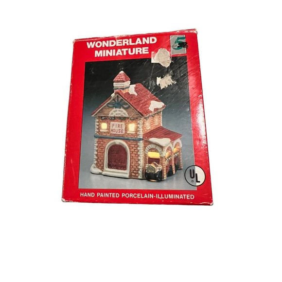 Wonderful Miniature 5"  Illuminated Porcelain  FIRE HOUSE Hand Painted Studio 5 - Picture 7 of 9